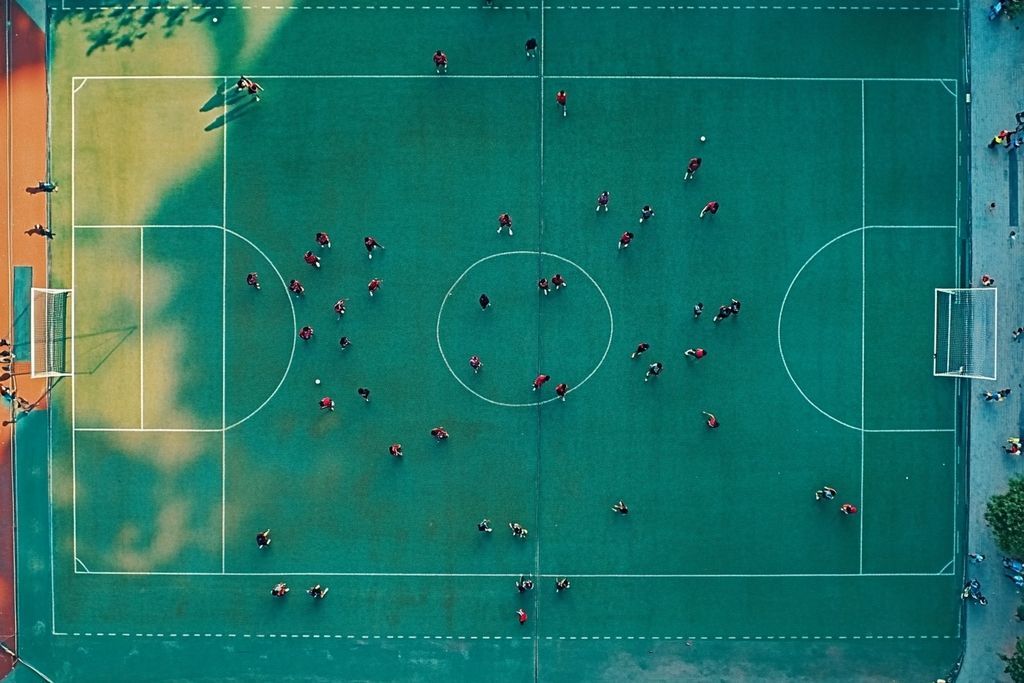 La Boule : Renforcez la Cohésion d'Équipe avec Nos Activités de Team Building au Centre de Sports d'Aventure